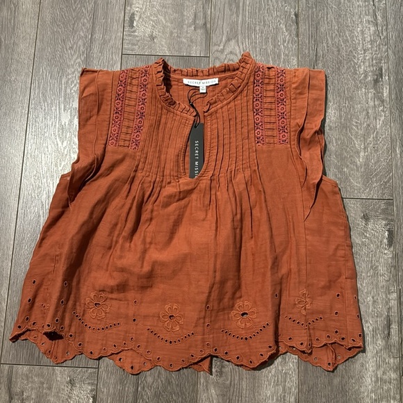 NWT secret mission Tessa top in Rust M - Picture 8 of 10